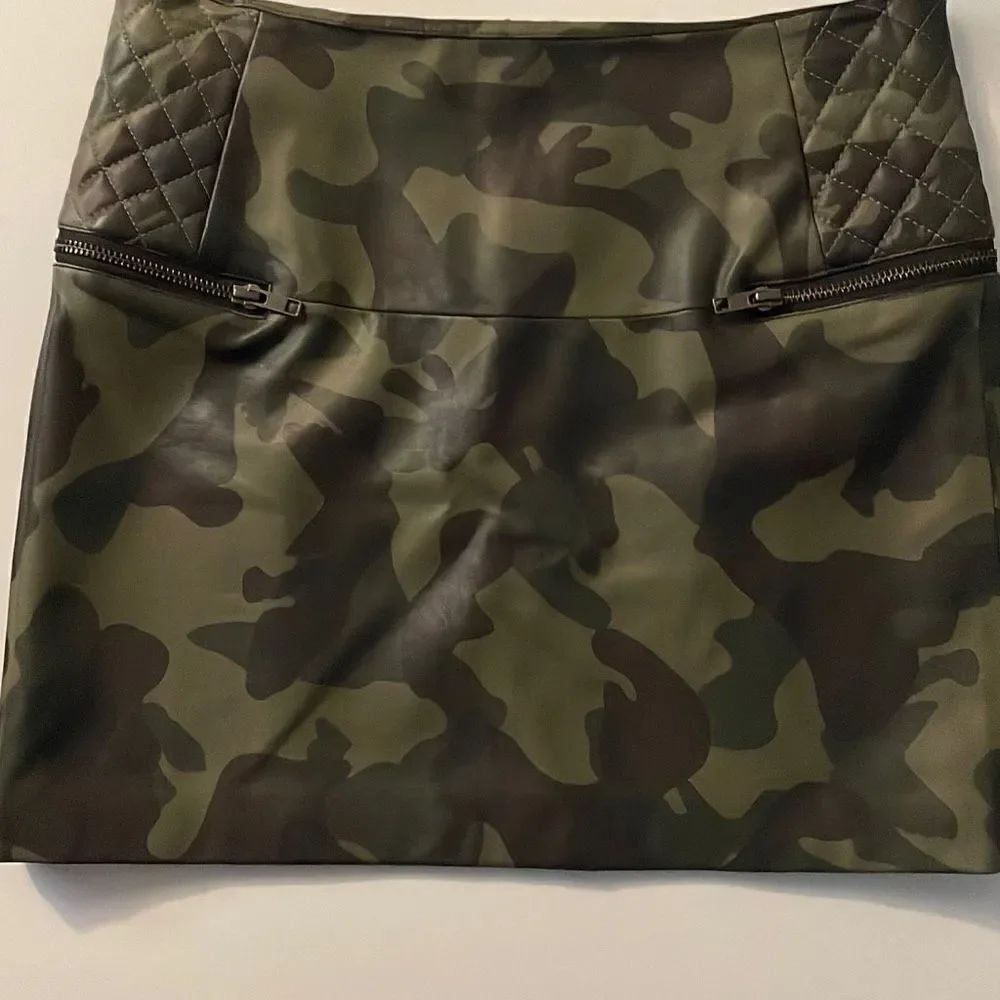 Sam Edelman Faux Leather Camouflage Skirt size 4